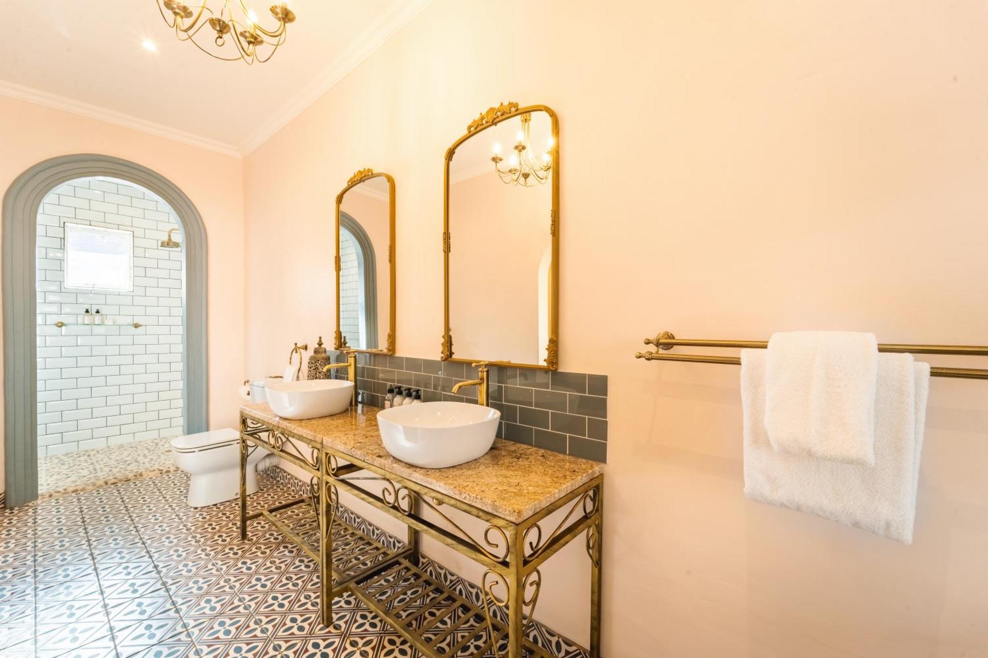 The Victorian Manor Bed & Breakfast Victoria Falls Exterior foto